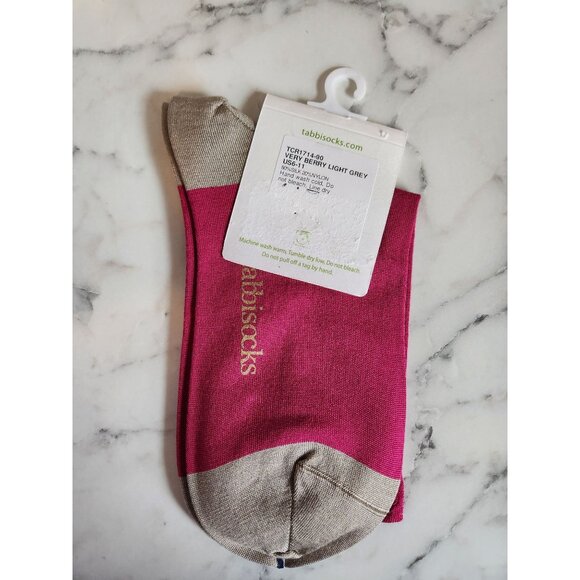 Tabbisocks Womens Silk Ruffle Crew Socks Very Berry & Light Grey - Picture 3 of 4